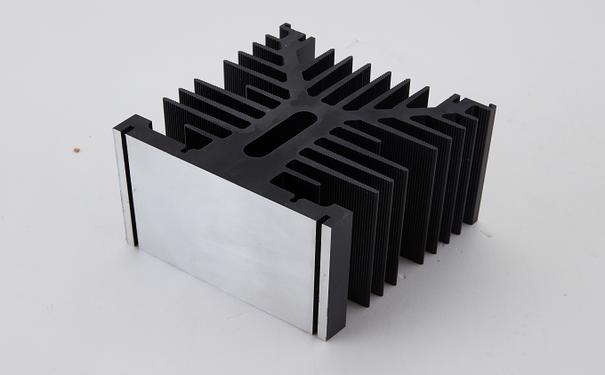 表面氧化处理的铝型材散热器